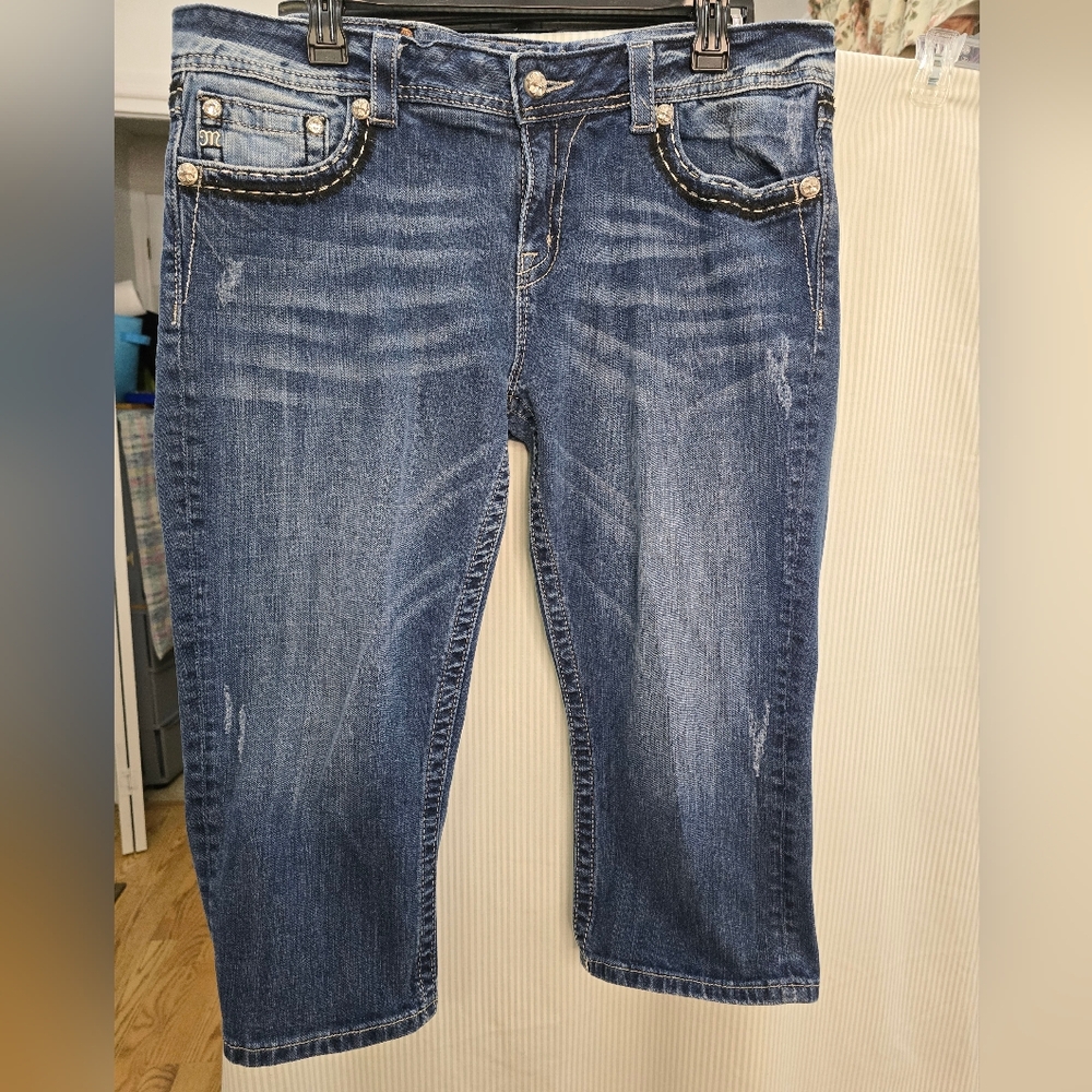 Miss Me Easy Embellished Pockets Crop. Tagged 34 x 20.5 ~ Actual 39 x 20.5